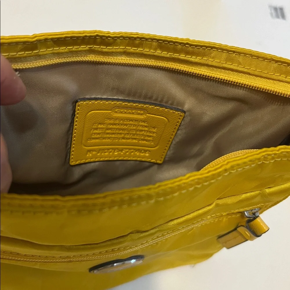 Coach Yellow Crossbody Bag. Never been used - Picture 6 of 8